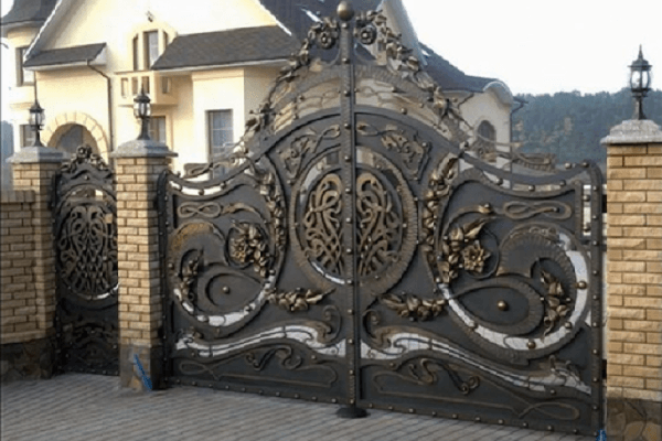 Необычный орнамент кованых ворот
