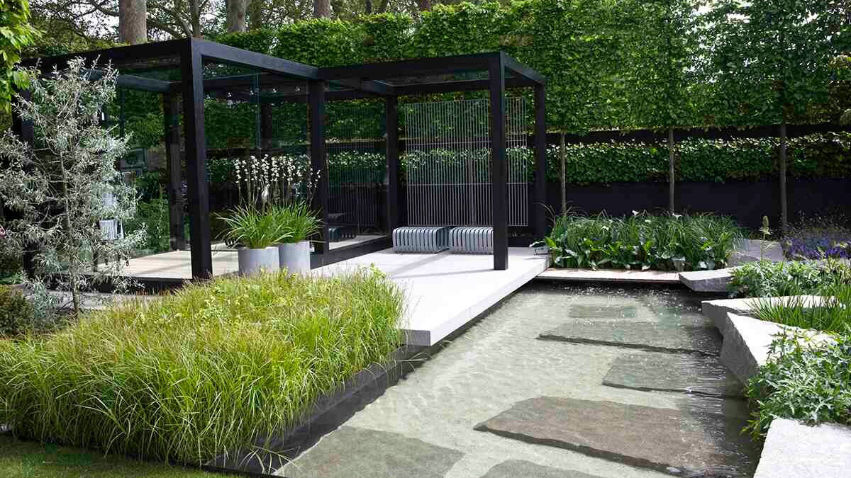 Озеленение перед домом. Ландшафт коттеджа. Строгий двор. Мощение дорожек клинкерной брусчаткой. Ландшафт в современном стиле.