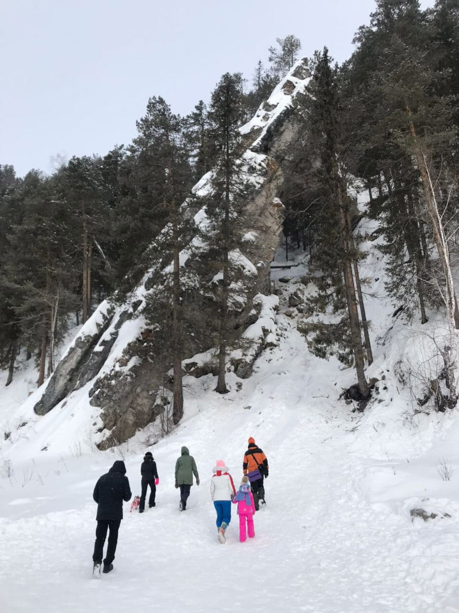 Изучать пещеры можно всей семьёй 