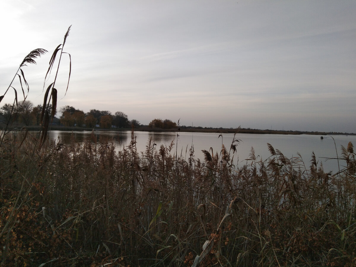 Для сравнения, зимний пейзаж южной реки Сосыки. Конец ноября 2021г. Здесь и далее фото автора.