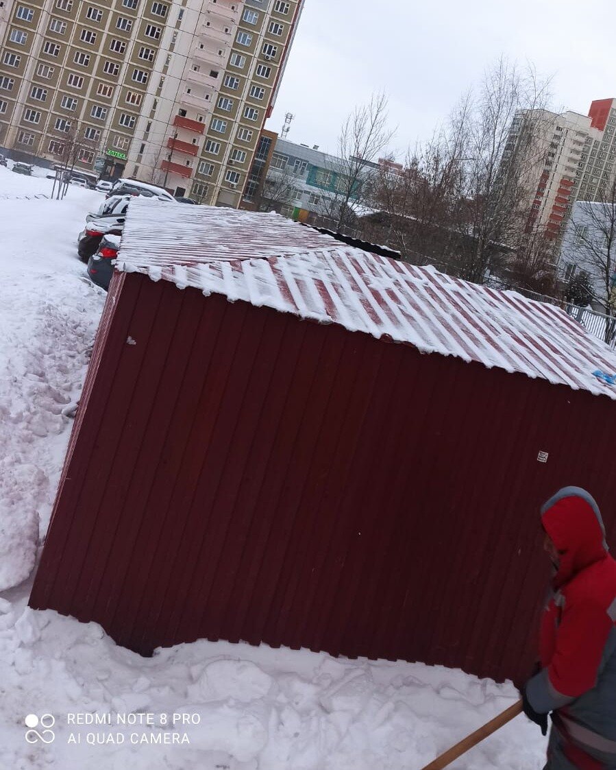 Очистка кровли контейнерных площадок от снега | ВСК СЕРВИС | Дзен