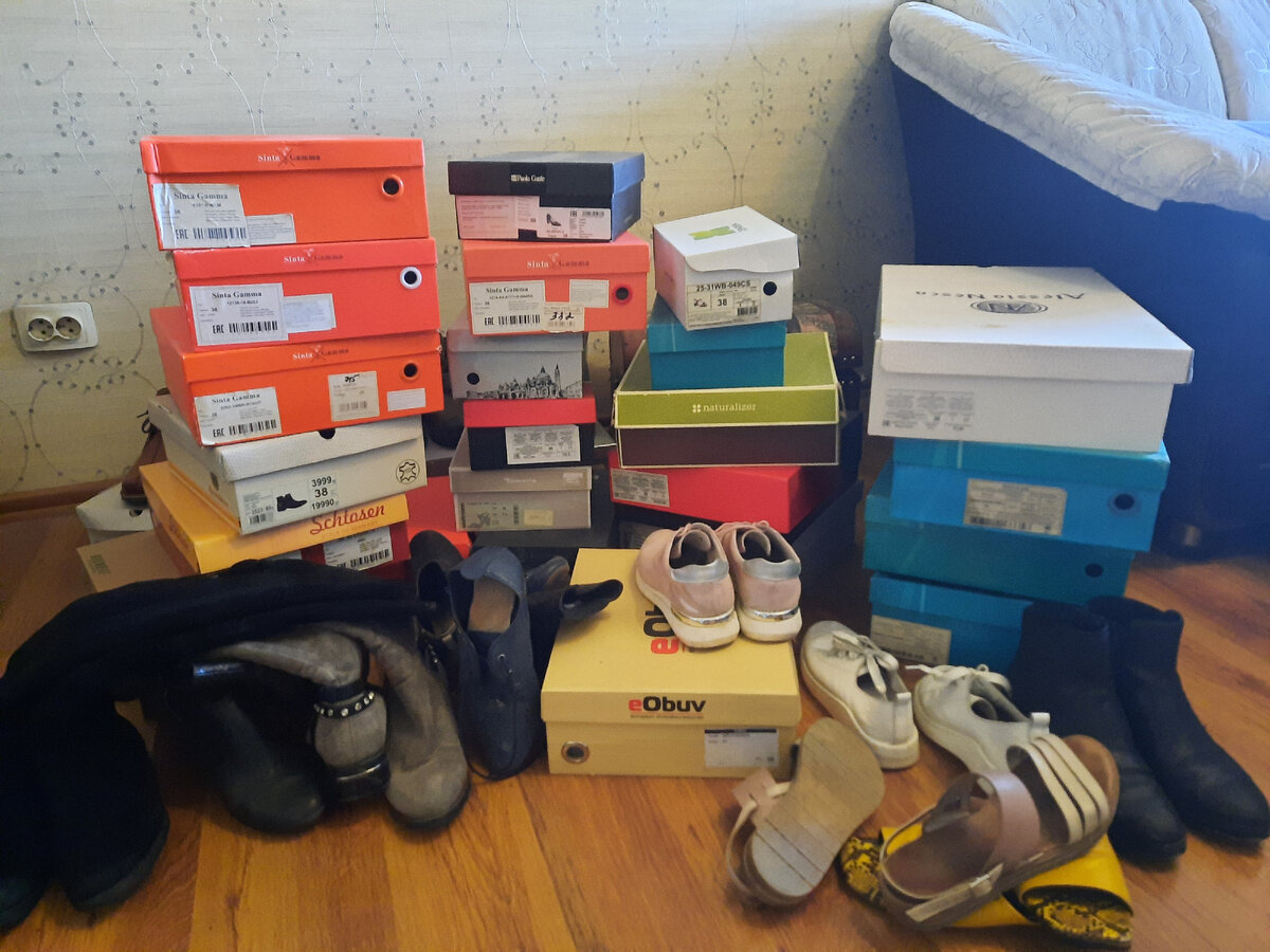 Собираем всю обувь в одном месте.