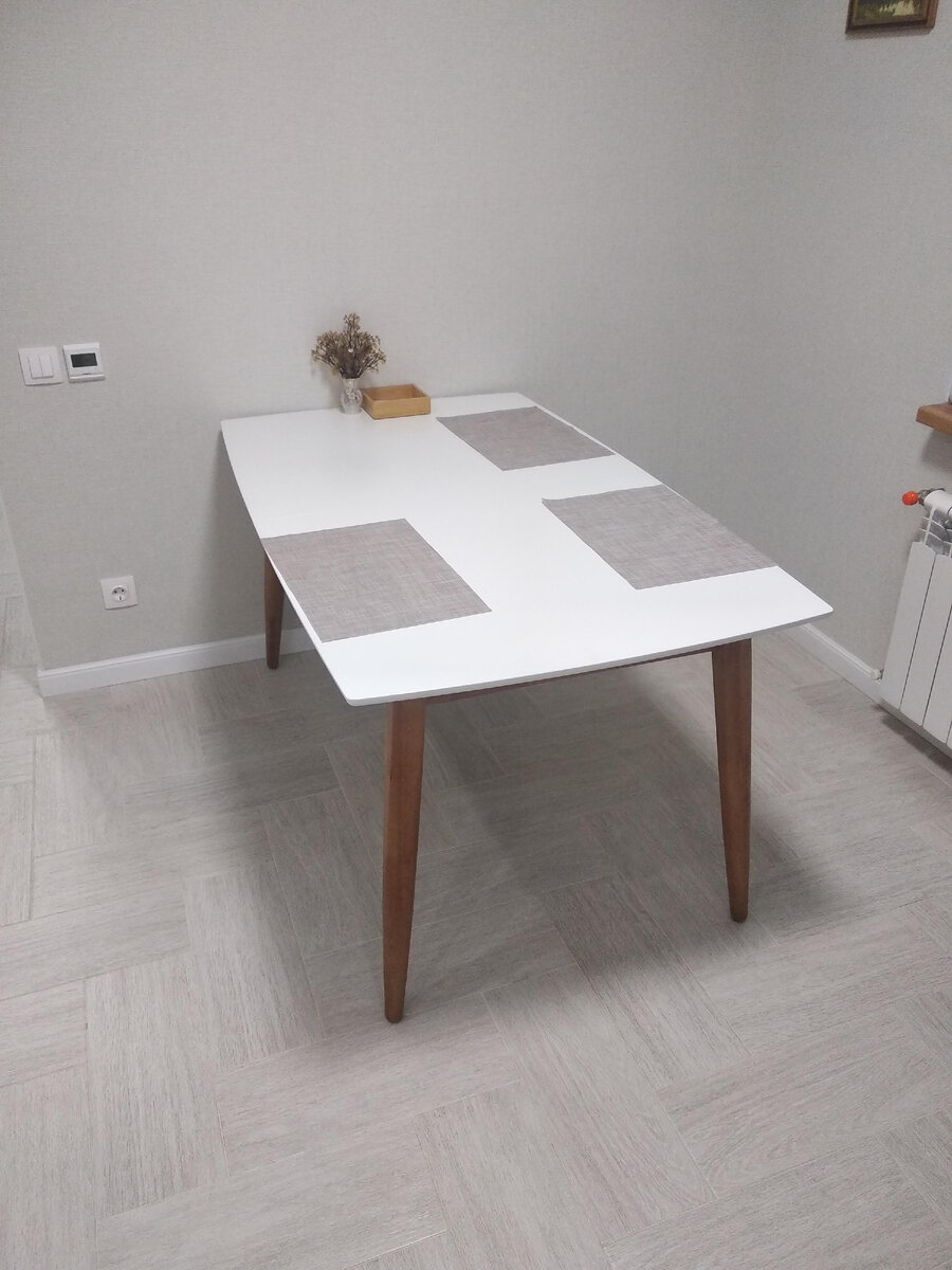 Убрать стулья на кухне...