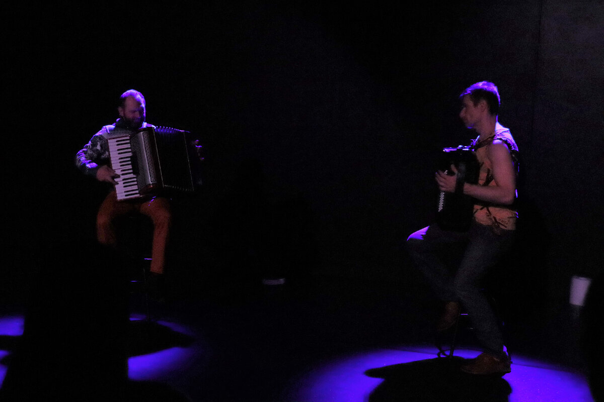 Сцена из спектакля. Здесь и далее фото мои.