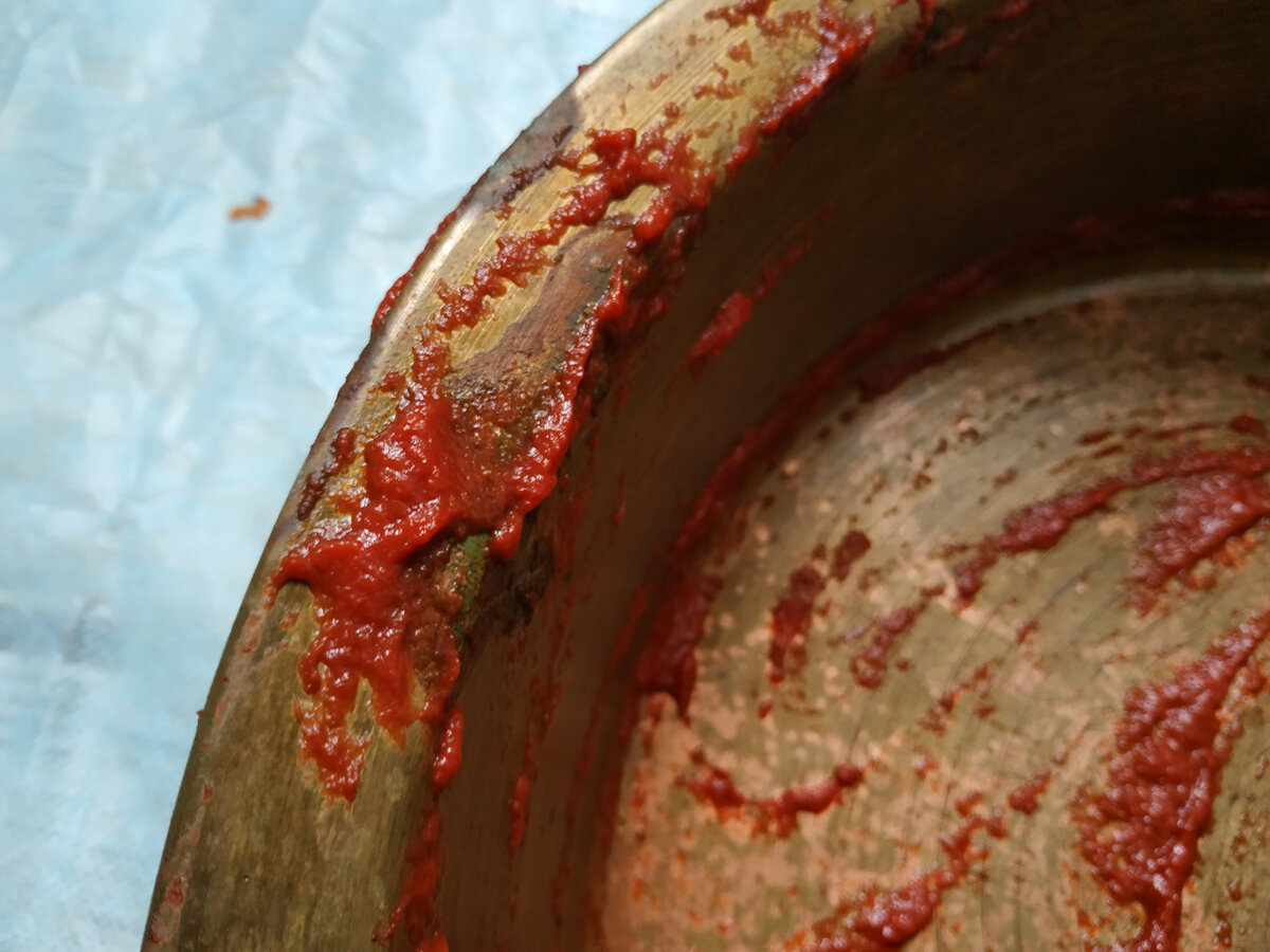 Особое внимание было уделено пятнам внутри