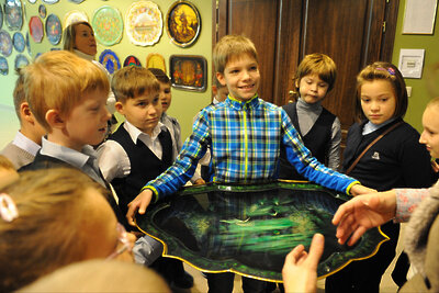    Школьники на предприятии НХП в Подмосковье © Сайт Министерства культуры и туризма Московской области