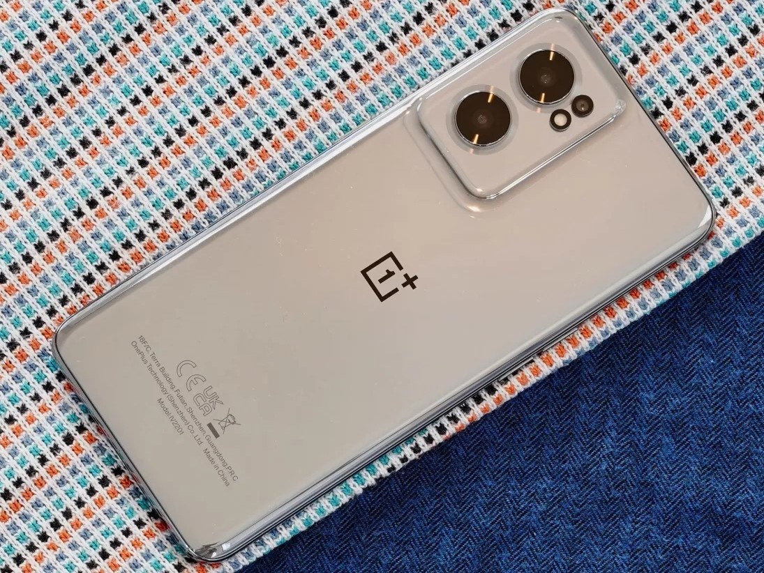 На изображении OnePlus Nord CE 2