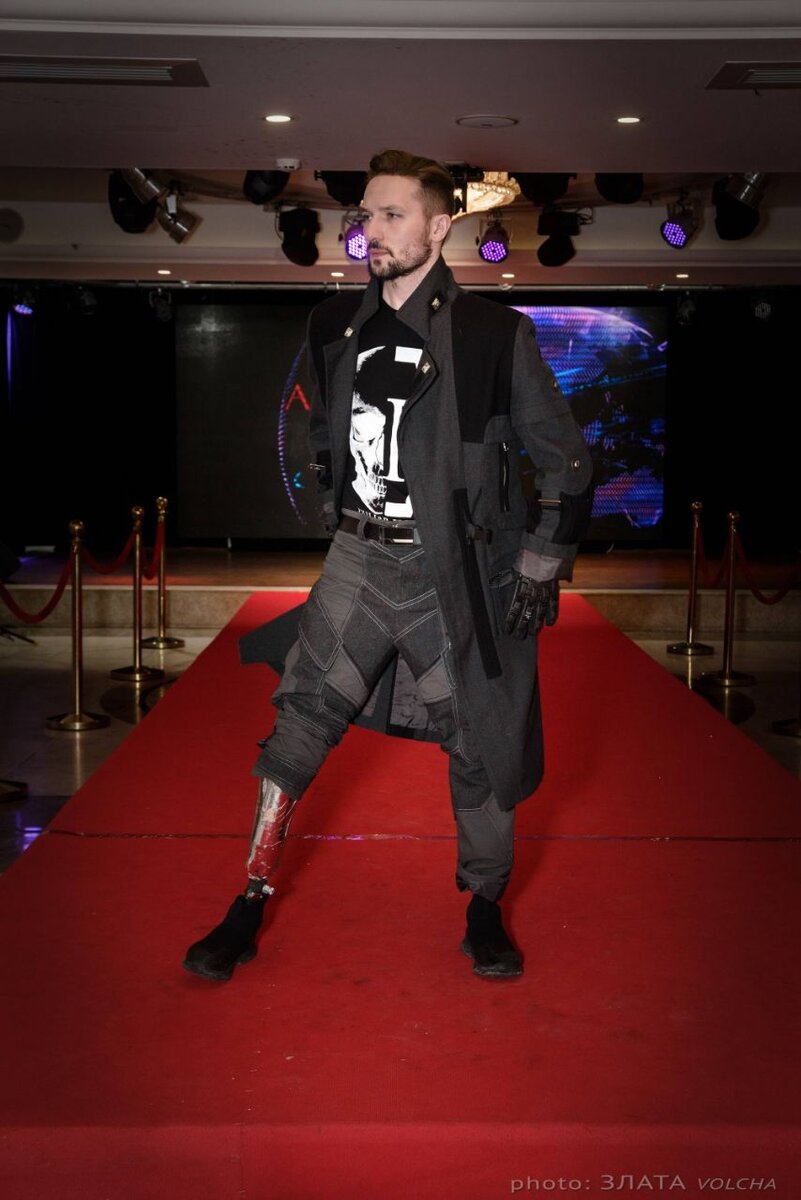 Пальто и брюки Адама Дженсена. Модельер- конструктор Юлия Франк.