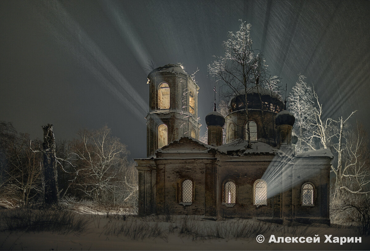 фото с https://kartinkin.net/pics/24609-zabroshennyj-hram-staryj-oskol.html