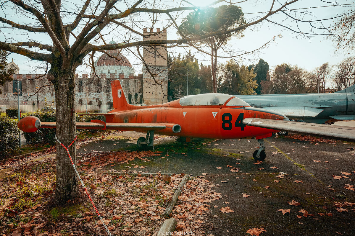 самолет на студенческой. памятник самолет воронеж балтимор. покрышкина (крылова, 24). московский авиационный институт су-27. нгту памятник су 24.