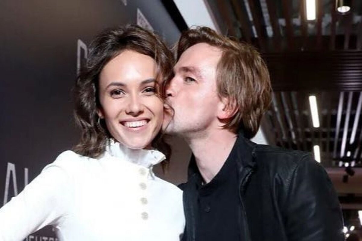     «Я рядом!»: Стася Милославская показала романтичные видео с Александром Петровым в его личный праздник