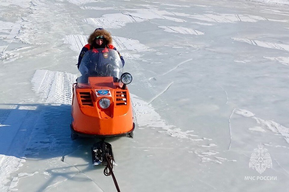     Спасатели выезжали на снегоходе  ГУ МЧС России по Хабаровскому краю
