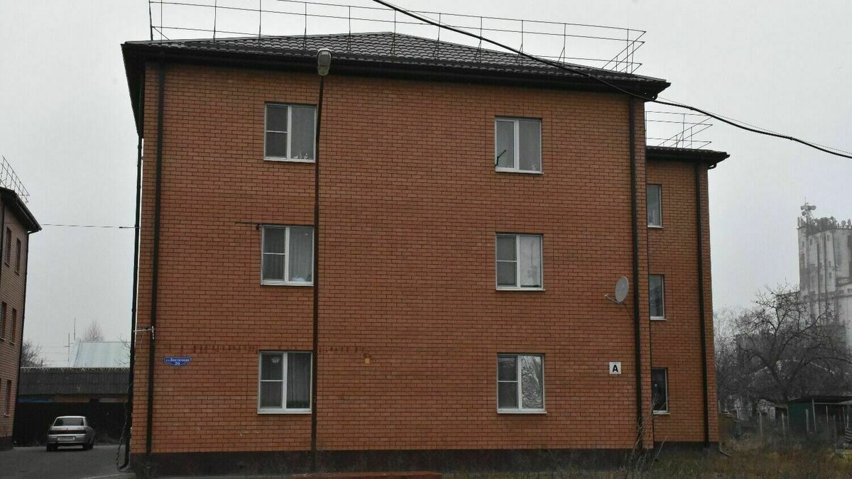     Сироты не могут жить в холодных и сырых домах, а другого жилья им не дают, сообщили в региональном штабе ОНФ.