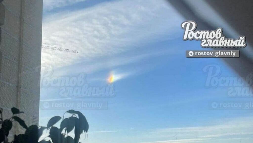     В Ростове жителей напугал неопознанный летающий объект, замеченный на Западным районом города, сообщения об этом появилось в соцсетях.