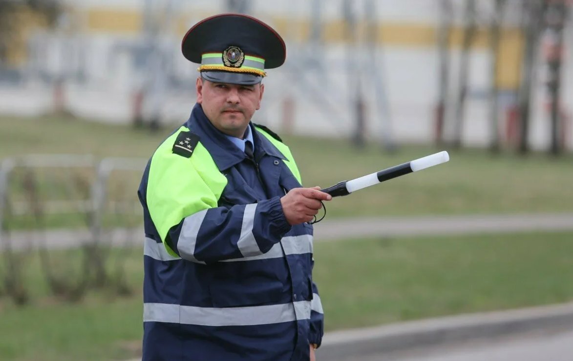 Может ли сотрудник ДПС остановить машину вне стационарного поста? | Батин  гараж | Дзен