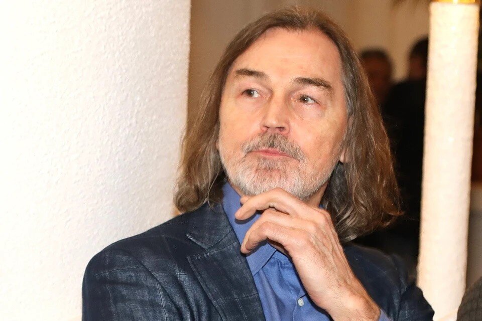     Портреты известных режиссеров написал Никас Сафронов Лариса КУДРЯВЦЕВА/ЭГ