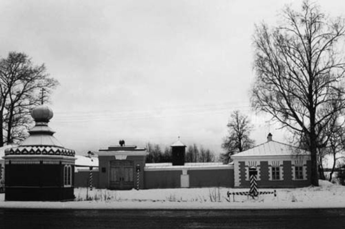 Музей "Дом станционного смотрителя" в деревне Выра. 