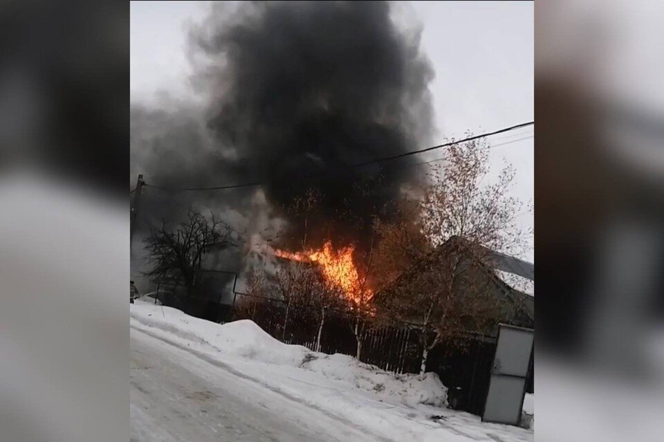     Многодетная семья осталась без жилья из-за пожара 9 марта 2023. Фото: Марина Баркова