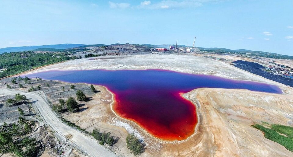 Опаснейшее озеро на планете, которое пришлось засыпать