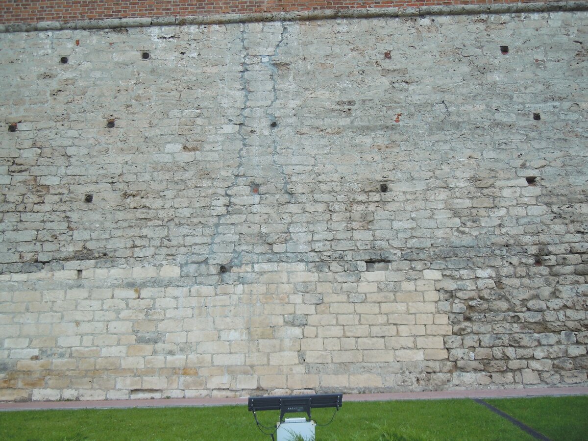 Ну вот, оползень около Северной башни, т. е. рядом с фуникулёром. Фото из репортажа с сайта NN.-18