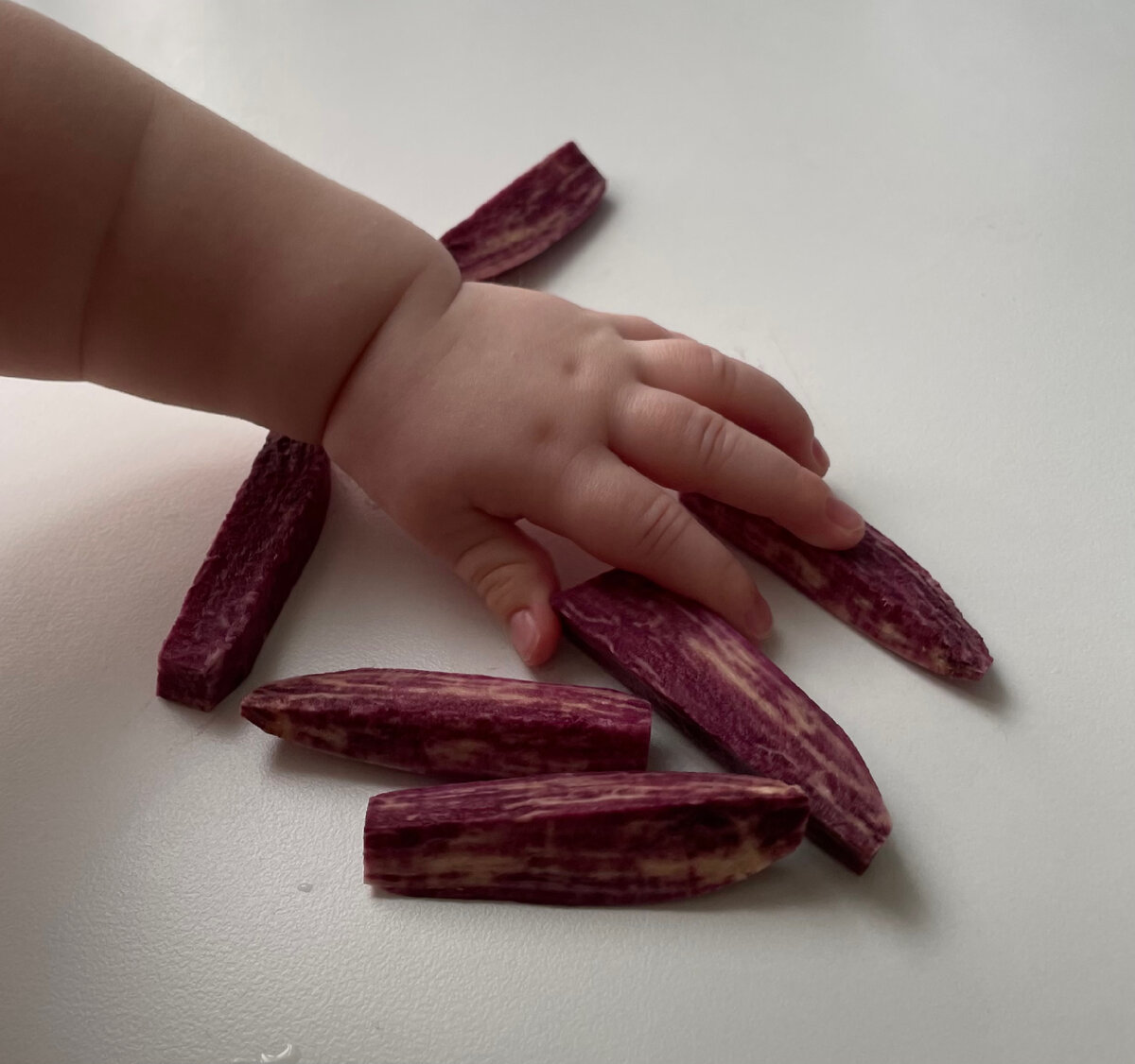 На фото батат, сорт Пурпурный