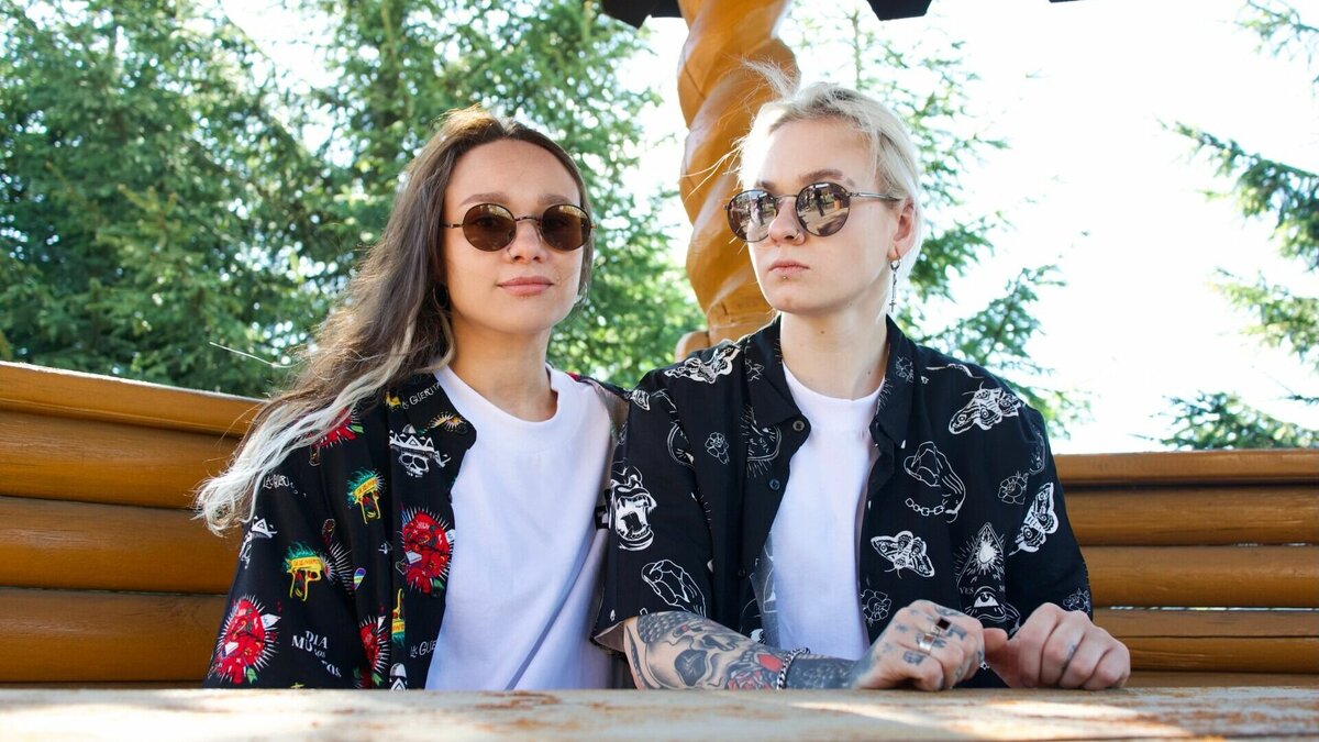     Уроженка Нижнего Новгорода, одержавшая победу в федеральном шоу «Новые пацанки» (16+), Кира Медведева сделала первые шаги в кинематографе. Она исполнит одну из ролей в финальном сезоне сериала «Новенькие» (16+). Об этом сообщает пресс-служба видеосервиса START.