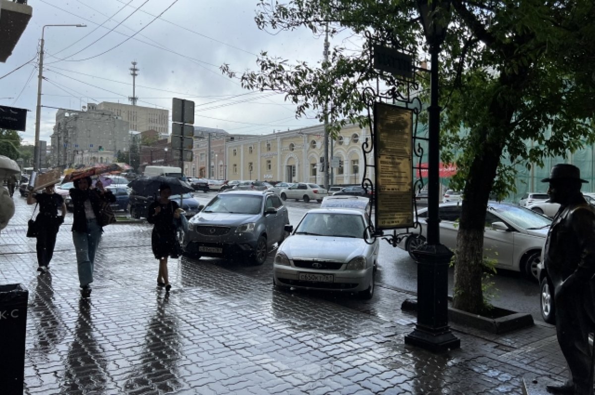    Дождь в Ростове часто доставляет дополнительные неудобства жителям.