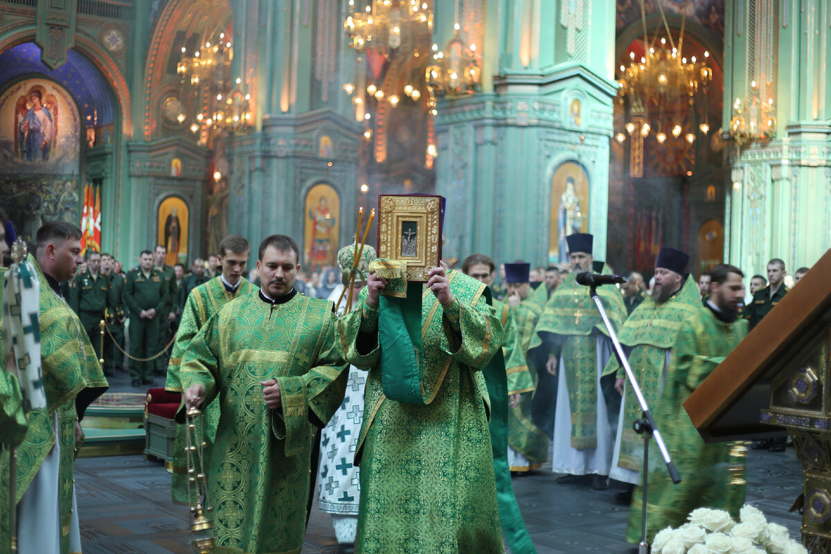 Троица как проходит служба в церкви