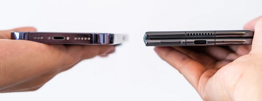    iPhone 14 Pro (слева) и Honor Magic V2 (справа). Источник: The Verge