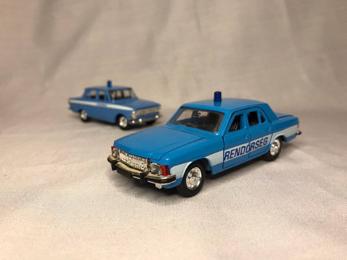 Продукция завода АГАТ: модели в раскраске "Rendőrség".
