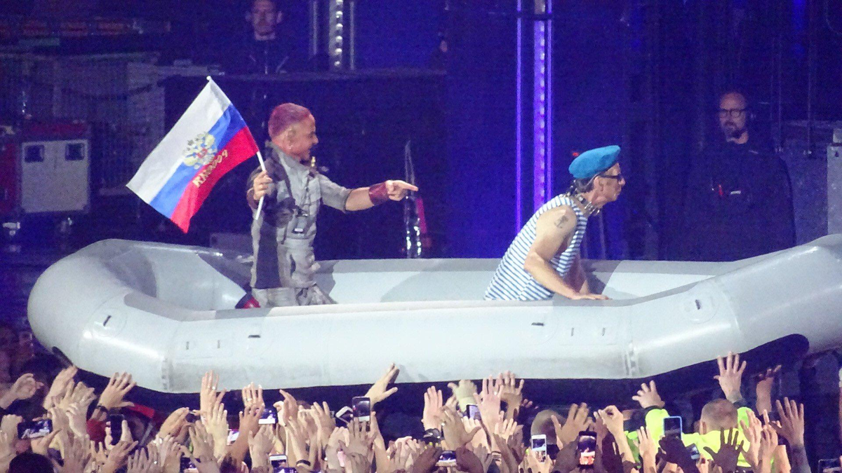 Фото https://twitter.com/vomitmissile/status/1157410069786636294?lang=ca