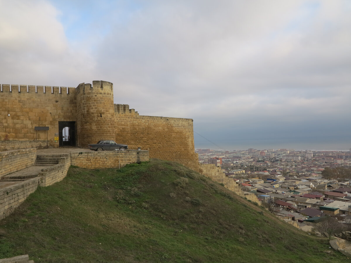 Дербентская крепость клипарт