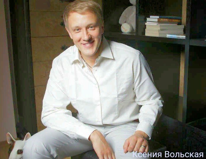 Путь бывшего танцора стриптиза к православной вере был долгим, но сейчас Сергей верующий человек и всем заявляет: "Без веры я живой труп!" Кроме того, забыла о своей прошлой загульной жизни и супруга актера, Полина. Много фото и интересной информации о жизни Полины и Сергея читайте ниже 