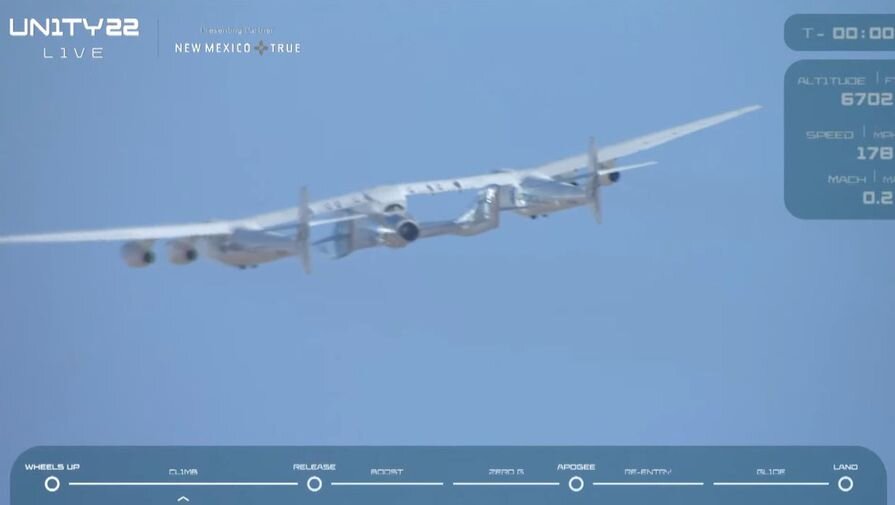 В полете с бизнесменом находились трое астронавтов Virgin Galactic: бывшая сотрудница НАСА Бет Мозес, 33-летняя уроженка Индии Сырыша Бандла и инженер Колин Беннет.