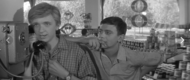 Кадр из фильма "Я шагаю по Москве". Источник фото: yagazeta.com