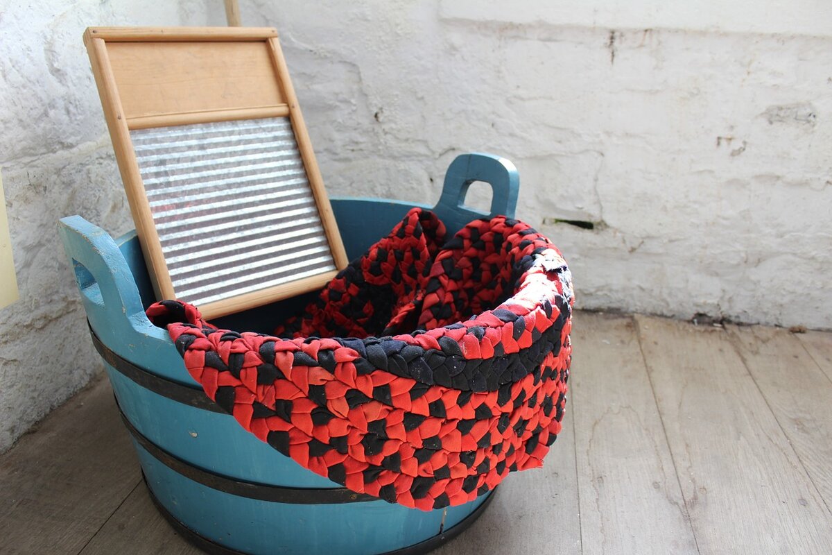 если постирать вечером, то одежда пропитается негативной энергией