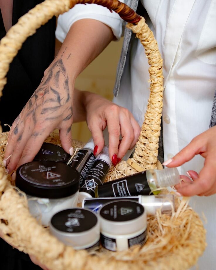 Коллекция косметических средств по авторским рецептам Светланы Леймах. Уникальные наборы, созданные для каждой из 5-ти стихий и 12 знаков зодиака.