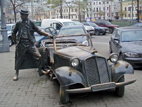 Никулин собственной персоной и автомобиль тоже собственный)