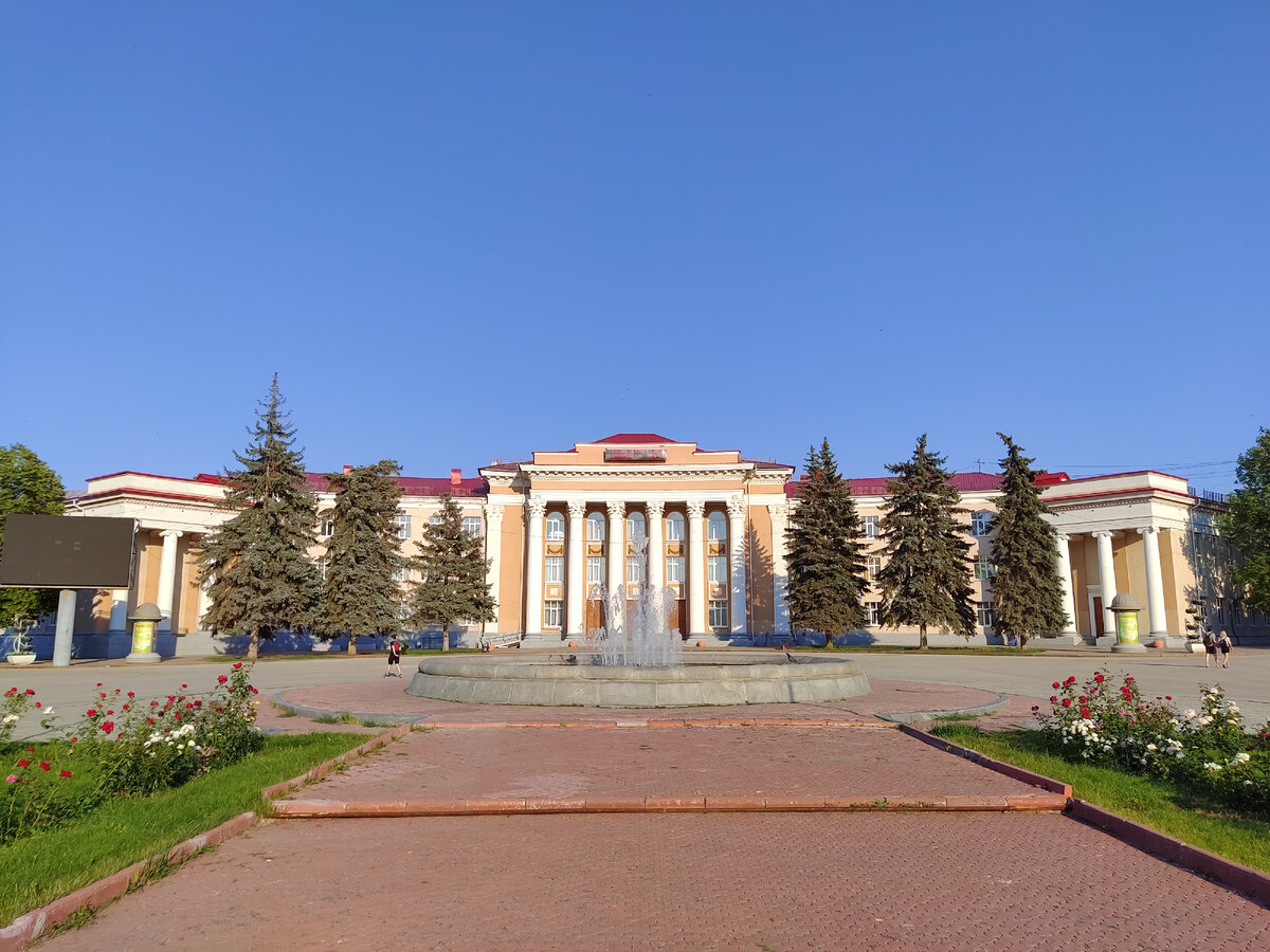 Город Новокуйбышевск Самарской области совершенно теряется на фоне прочих городов области, в первую очередь - самой Самары, спутником которой он является.-25