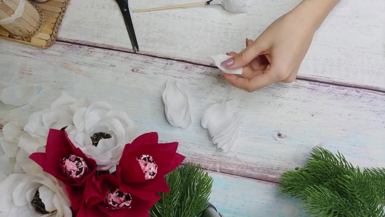 Осенние Поделки. Букет из конфет своими руками. Paper flower bouquet Diy