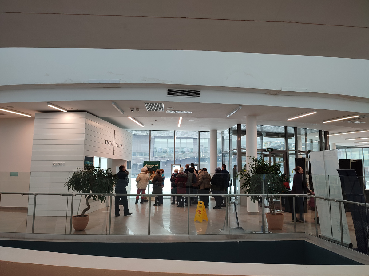 Фойе у кассы