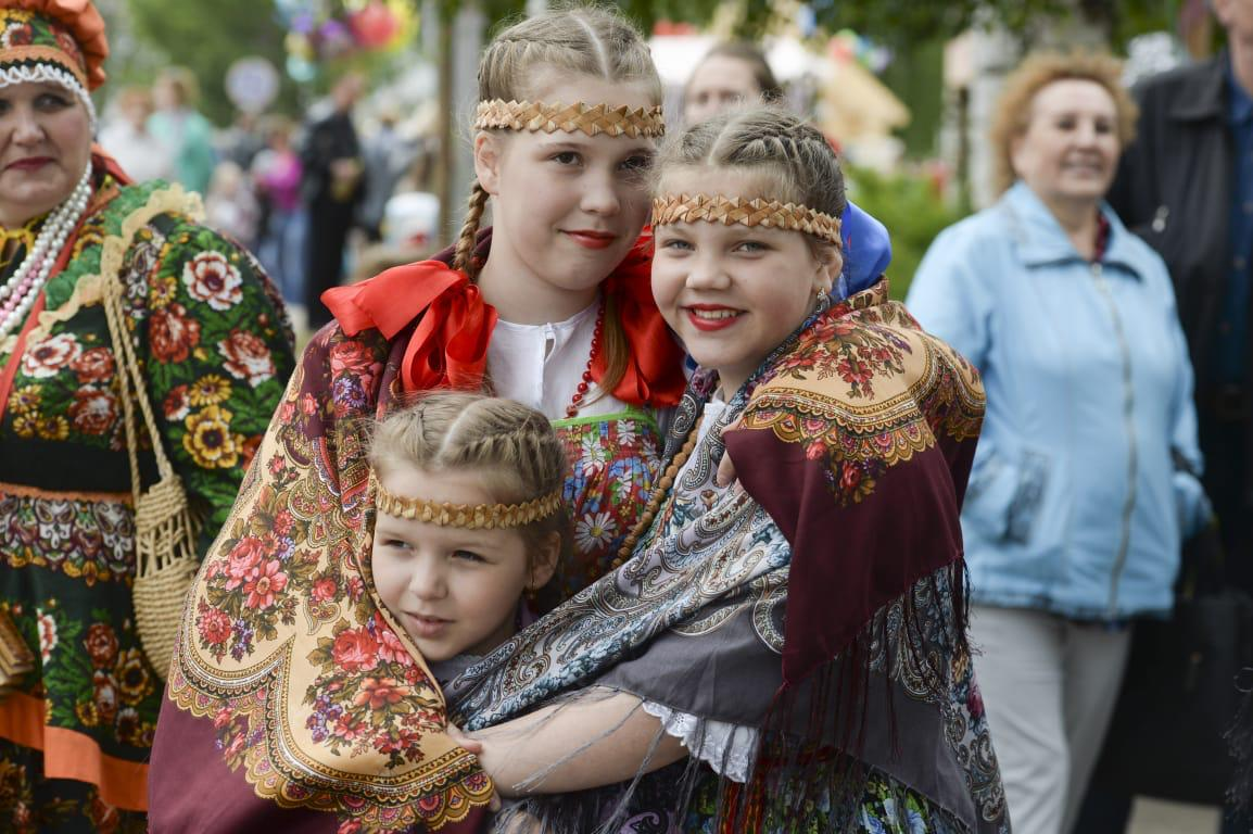 Русские европейский народ. Коренные народы Ленинградской области водь. Вепсы народ Ленинградской области. Водь народ в Ленинградской области. Народов России: вепсы (Ленинградская область).