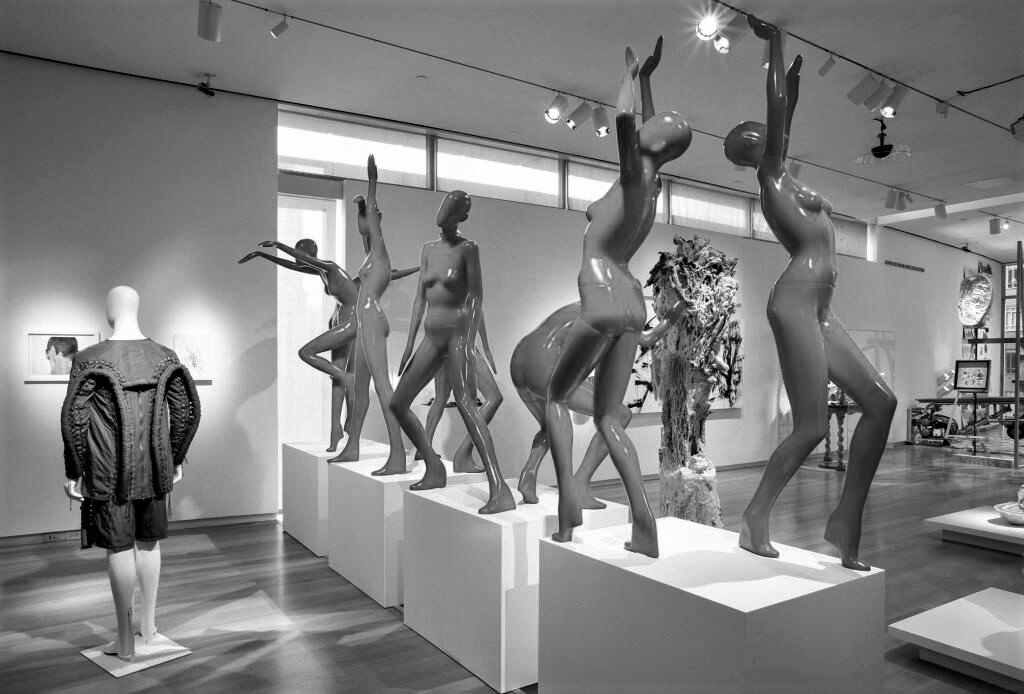 Примеры позитивных и теневых аспектов двенадцать архетипов. Пусть эта информация пригодится вам для рассмотрения этических манипуляций сознания,  которые  сегодня  еще более туманны и   с трудом поддаются идентификации в позиционировании человека, эксперта, команды и государства.