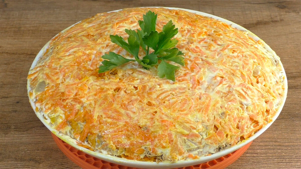 Салат из свиной печени с кукурузой, морковью и луком — рецепт с фото