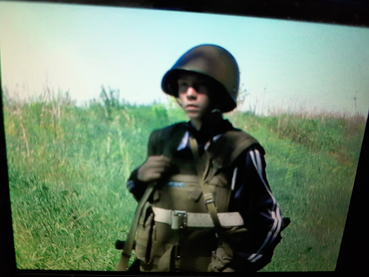 Никита растерялся под тяжестью бронежилета, но впереди была полоса препятствий и команда, которую он не мог подвести