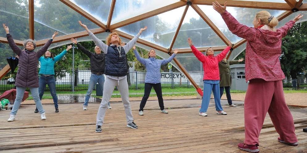 Занятия по программе "Московское долголетие". Источник: mos.ru (по лицензии Creative Commons Attribution 4.0)