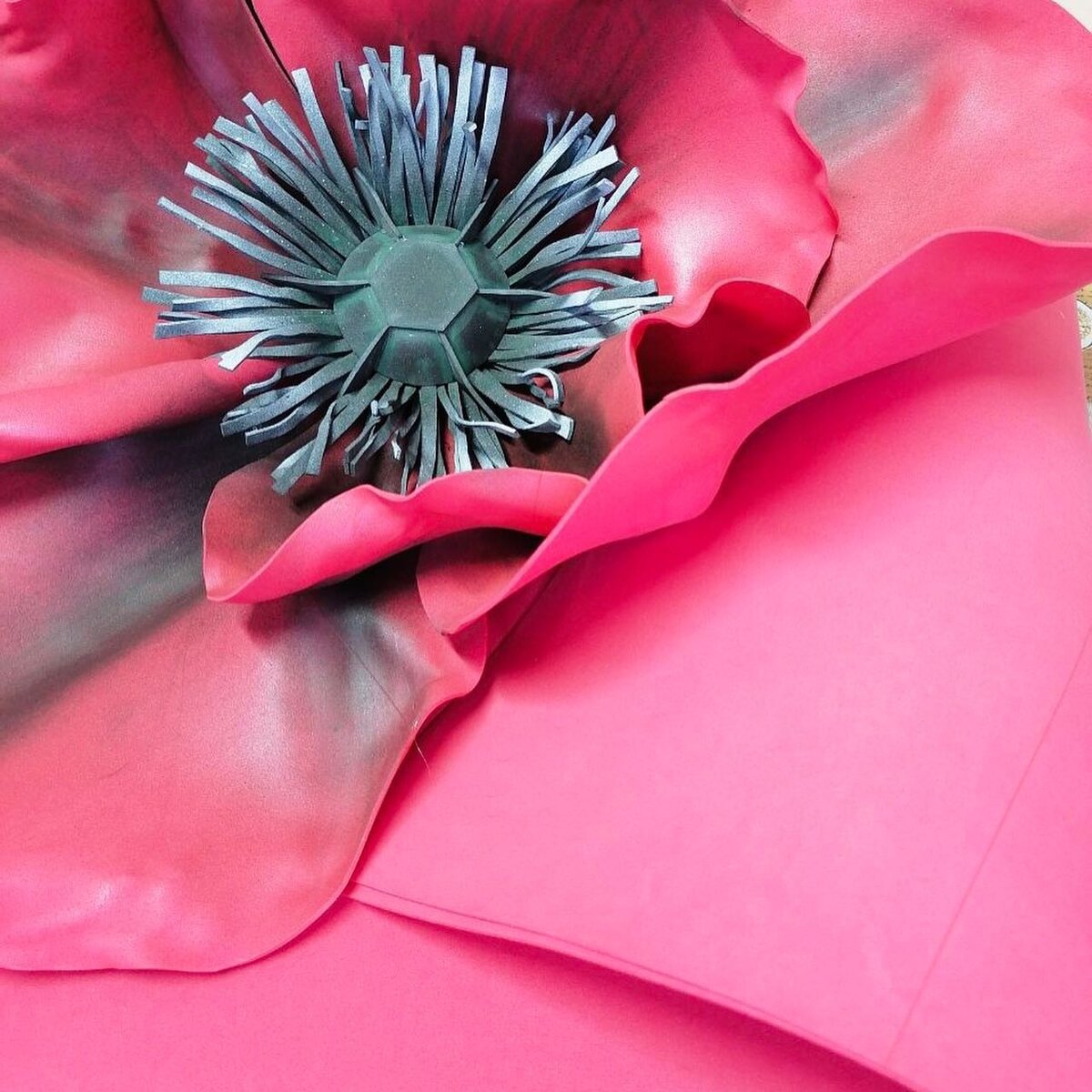 Фоамиран, идеален для изготовления цветов. 