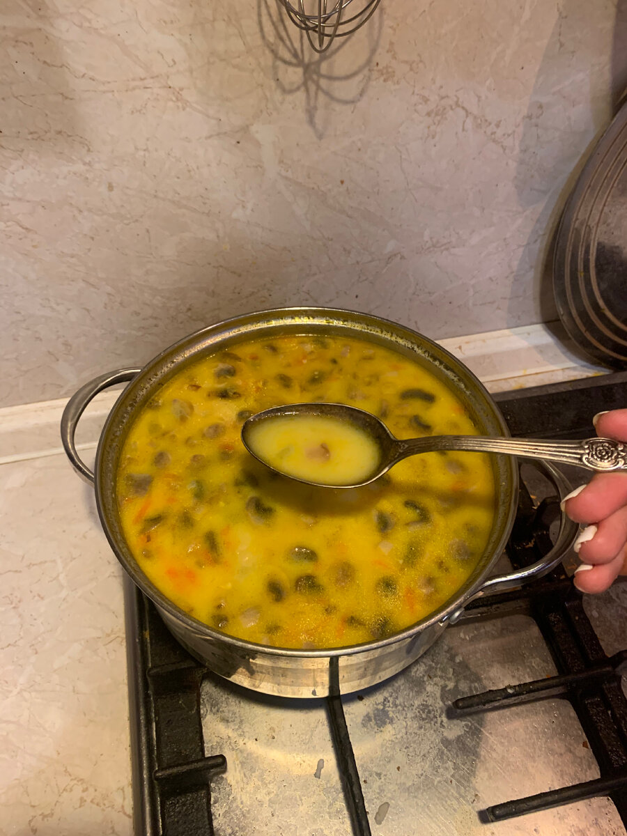 Курица и шампиньоны в пикантном нежном сырном бульоне - отличный согревающий обед или ужин для промозглой погоды🍲