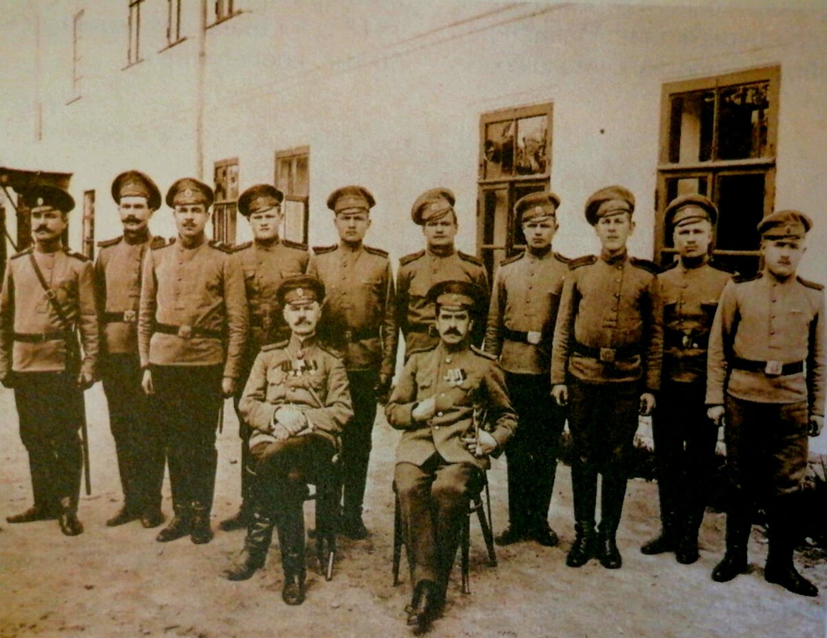 Уездное воинское управление. Начало XX века. Фото из энциклопедии для детей.