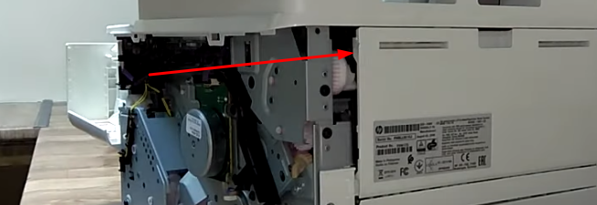 Отщелкиваем защелку сзади